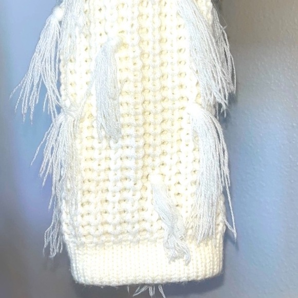 New! Hayden Los Angeles Cream Color Distressed/Fringe Raw Hem Comfy Sweater - Picture 7 of 11